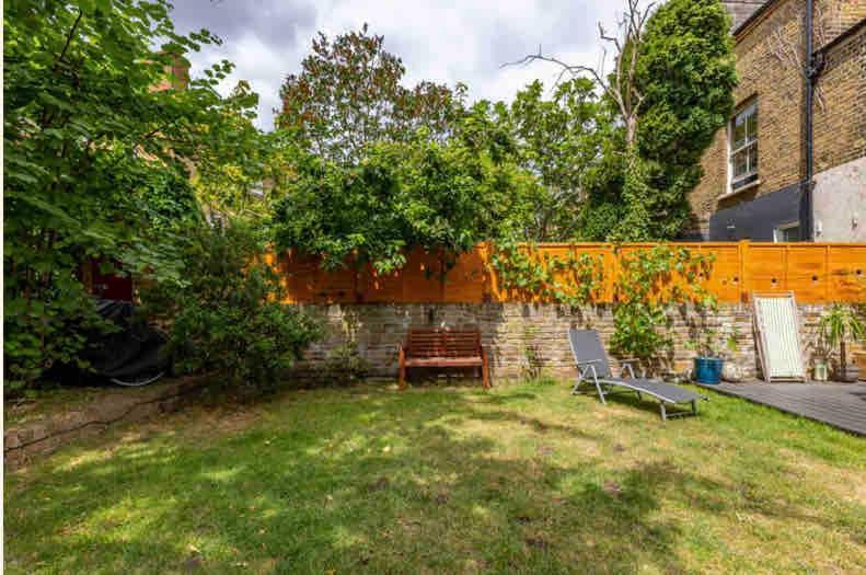 Quiet Stunning 2-bedroom Flat With Private Garden