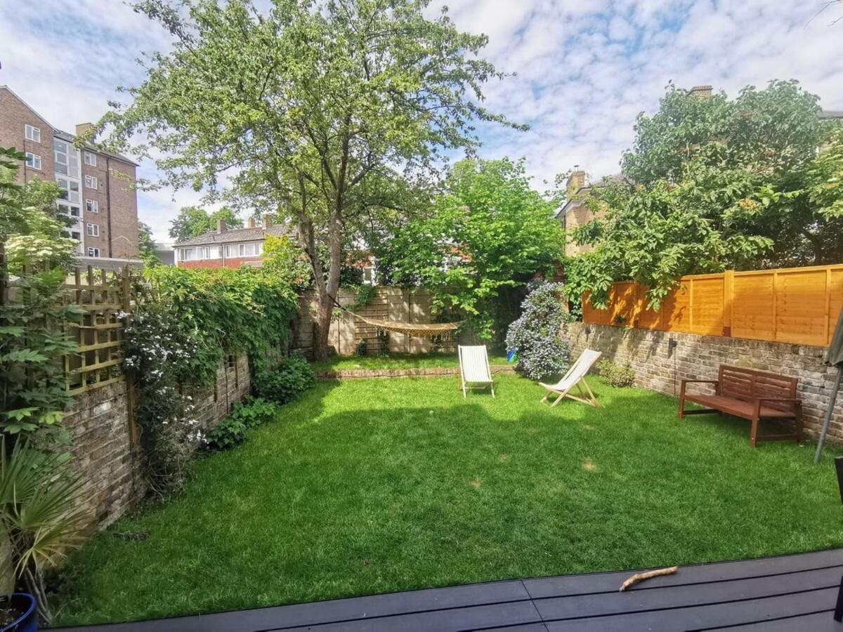 Hébergement de vacances Quiet Stunning 2-bedroom Flat With Private Garden